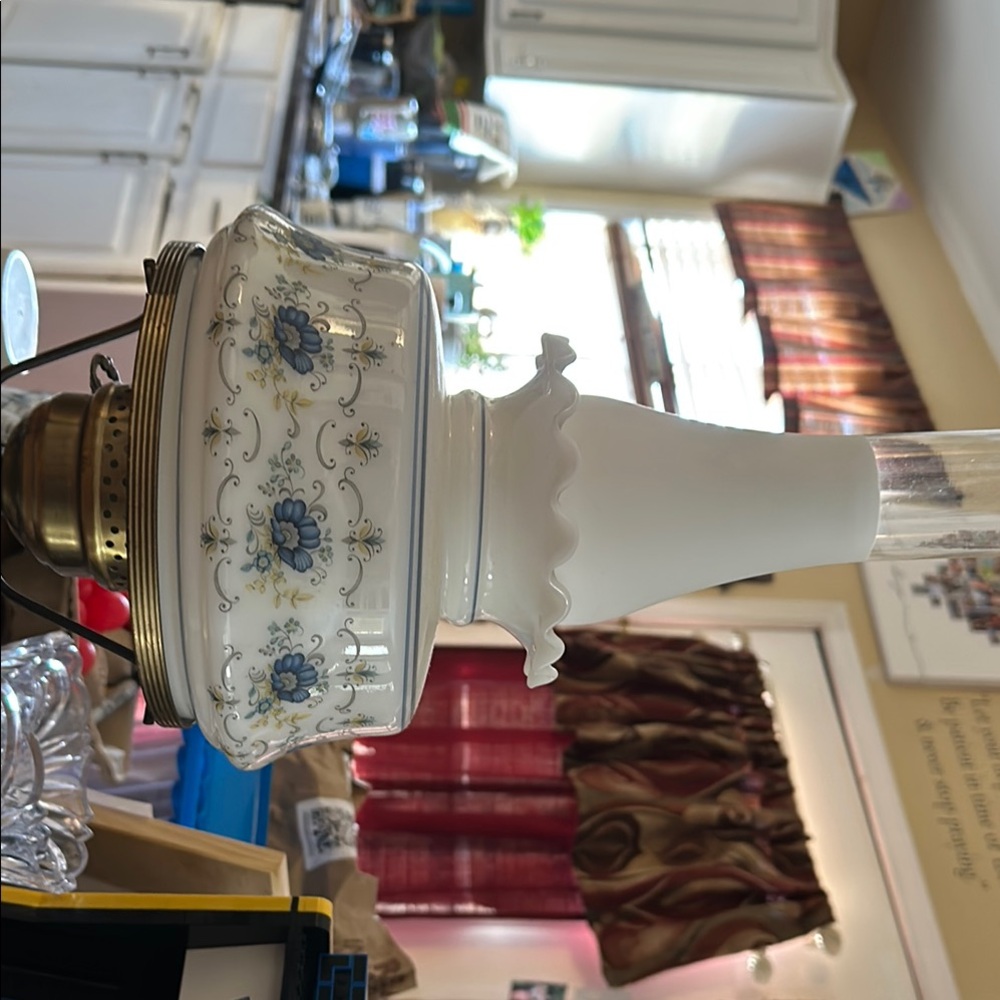 Vintage Quoizel Floral Blue White Hurricane Lamp 1973 Abigail Adams